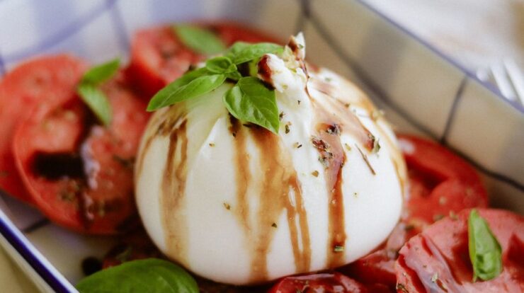 Delicious caprese salad with burrata, tomatoes, basil, and balsamic glaze. - Photo by Nati on Pexels